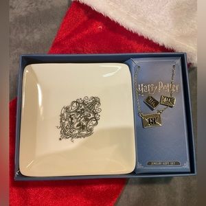 NIB HARRY POTTER JEWELRY TRAY AND EARRING GIFT SET OFFICIALLY LICENSED